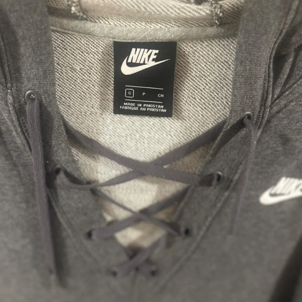 Nike Dark Gray Lace V-Neck Hoodie Sweatshirt Size Women’s Small
